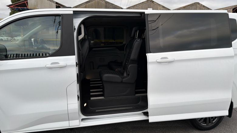 Ford Tourneo Custom 320 L2 Diesel Fwd 2.0 EcoBlue 136ps H1 Titanium 8 seater Auto